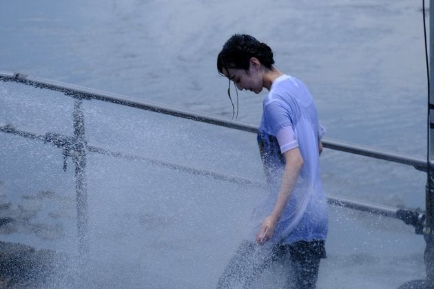 水浴びをする田中美海さん（ヤツえもんさん提供）