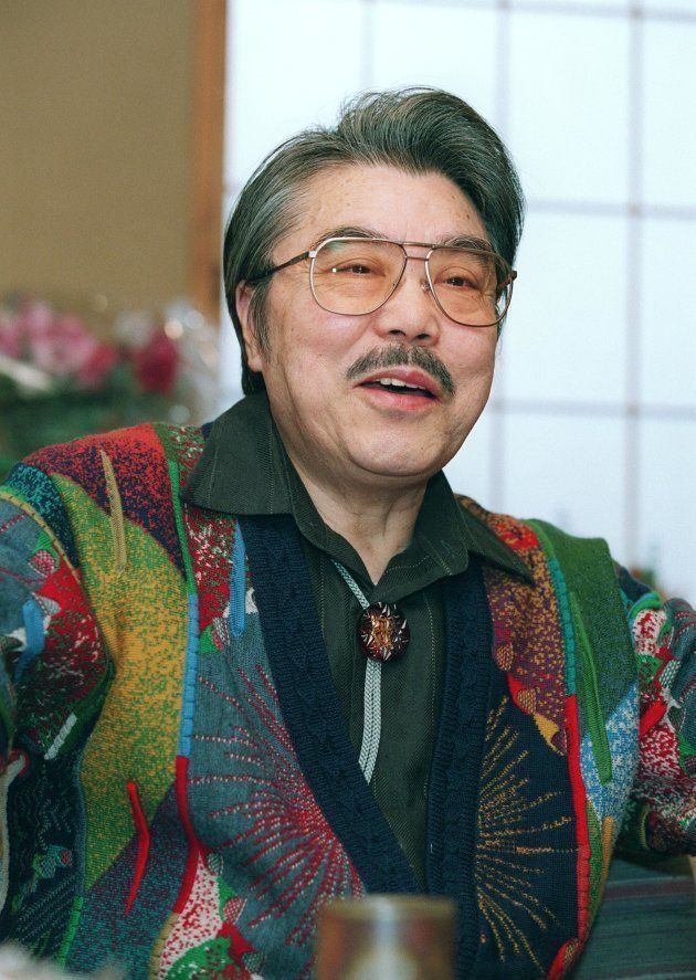 ２００３年度文化功労者に選ばれ喜びを語る作曲家の遠藤実さん（東京・杉並区の自宅）（２００８年１２月６日死去、７６歳） 