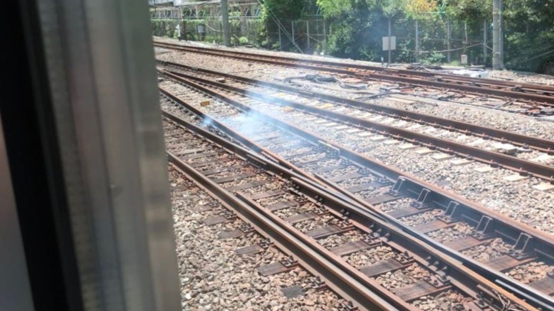 Jr埼京線の線路から発煙 山手線などが一時運転見合わせ ハフポスト Jr埼京線の線路から発煙 山手線などが一時運転見合わせ ハフポスト