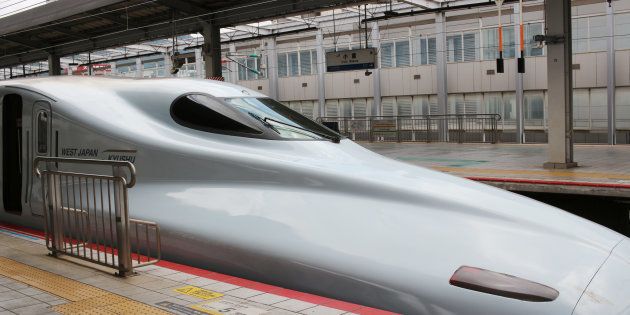 小倉駅と新幹線（イメージ写真）