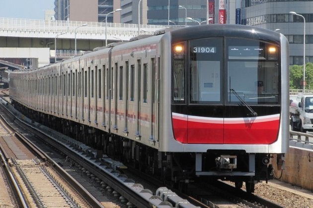 大阪地震で動かなくなった御堂筋線の車両 人力で移動 ハフポスト