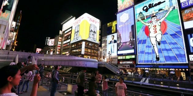 大阪・道頓堀の戎橋のイメージ写真