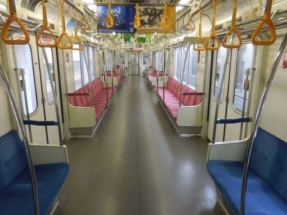 日比谷線3代目車両13000系 世代 と 文化 の交流 インテリア編 ハフポスト