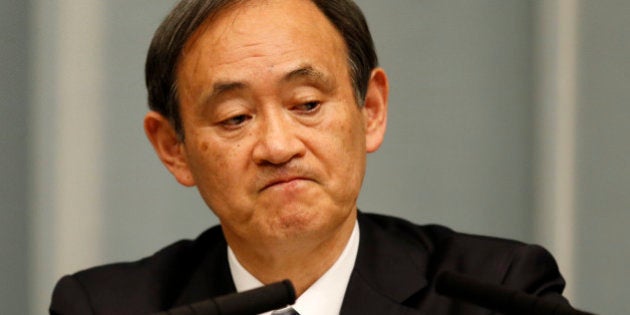 Japan's Chief Cabinet Secretary Yoshihide Suga attends a news conference at Prime Minister Shinzo Abe's official residence in Tokyo February 1, 2015. Islamic State militants said they had beheaded a second Japanese hostage, journalist Kenji Goto, prompting Prime Minister Shinzo Abe to vow to step up humanitarian aid to the group's opponents in the Middle East and help bring his killers to justice. REUTERS/Toru Hanai (JAPAN - Tags: POLITICS CRIME LAW CIVIL UNREST)