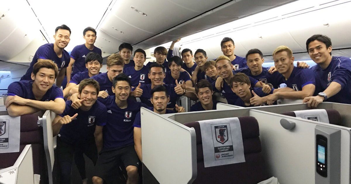 これから帰国しまーす 長友佑都らが選手の集合写真をtwitterに投稿 本田圭祐がつぶやいたのは ハフポスト これから帰国しまーす 長友佑都らが選手の集合写真をtwitterに投稿 本田圭祐がつぶやいたのは ハフポスト