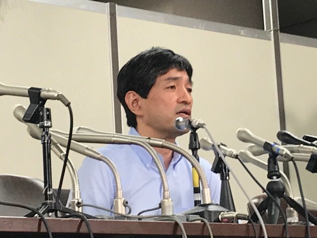 記者会見する「ひかりの輪」上祐史浩代表＝2018/07/06