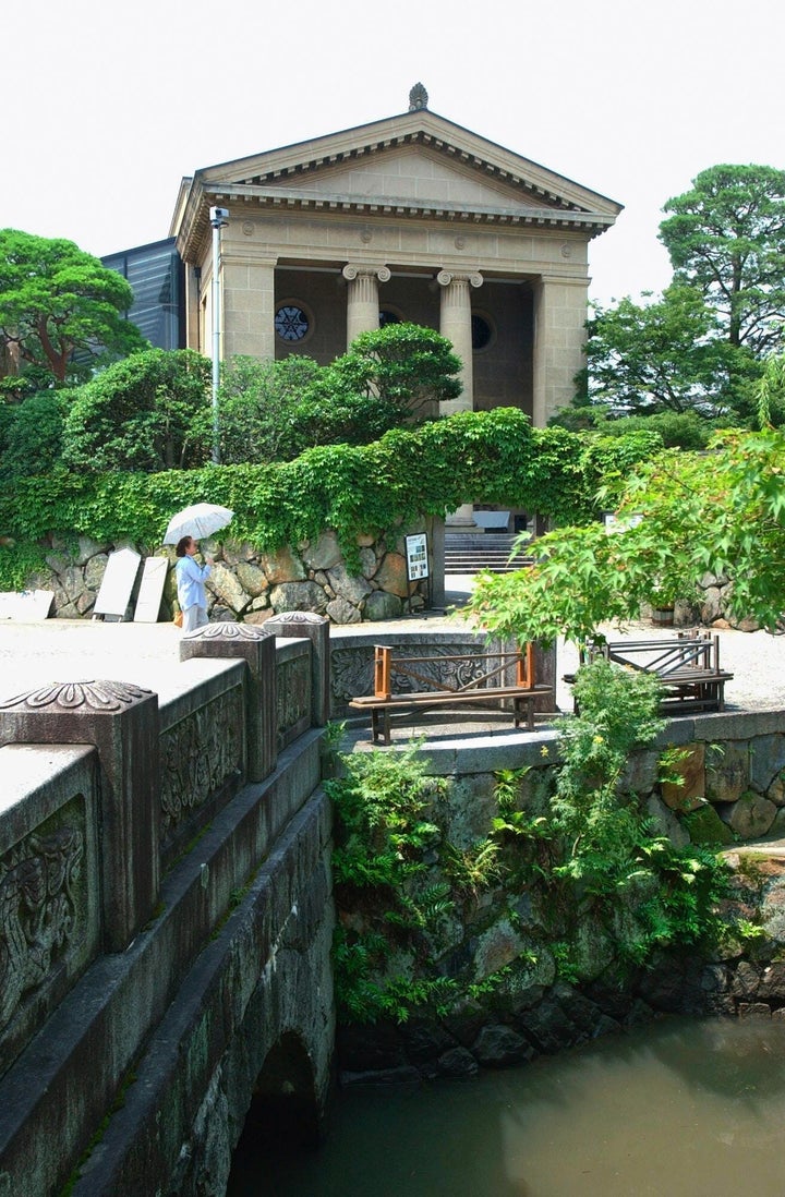 倉敷川に面する美観地区にある大原美術館