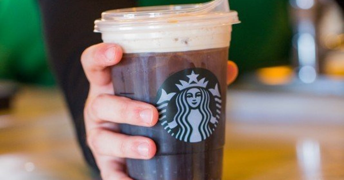 スタバが新しすぎるカップを発表。ストローを使わずに飲めるよ