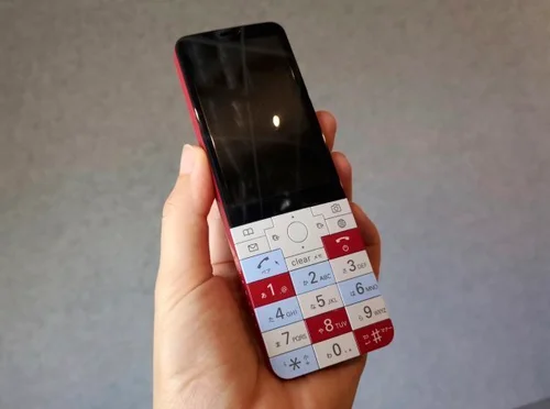 INFOBARが帰ってきた。Android搭載なのにガラケーってどういうこと