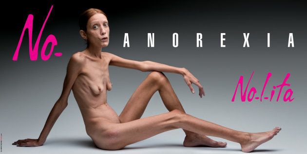 拒食症の女性モデルを起用したヌード広告（2007年）