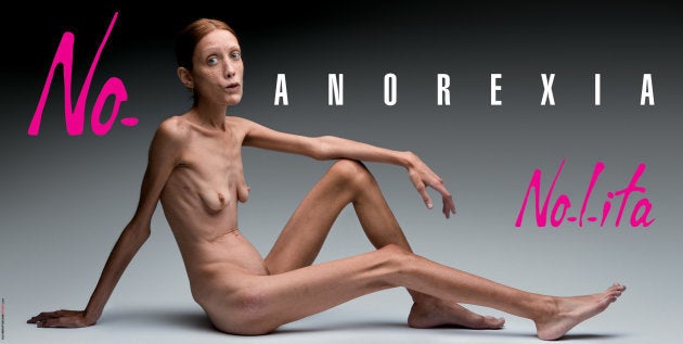 拒食症の女性モデルを起用したヌード広告(2007年)