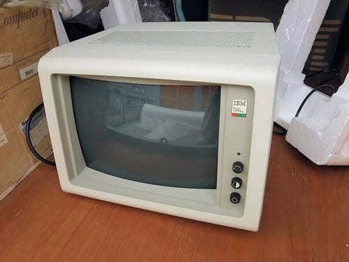 1981年発売の初代IBM PCの未開封品が日本で発掘された