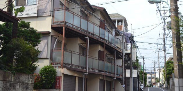 当時5歳だった船戸結愛ちゃんが東京に転居してから住んでいたアパート。亡くなってからもうすぐ5カ月が経つ。