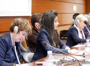 国連人権理事会で発言するシリア難民の女の子