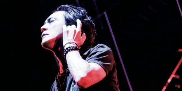 氷室京介 リハ中に骨折もステージへ プロとして申し訳ない ハフポスト 氷室京介 リハ中に骨折もステージへ プロとして申し訳ない ハフポスト
