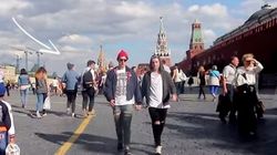 「同性愛宣言禁止法」のあるロシアで、男同士が手をつないだ。人々は......（動画）
