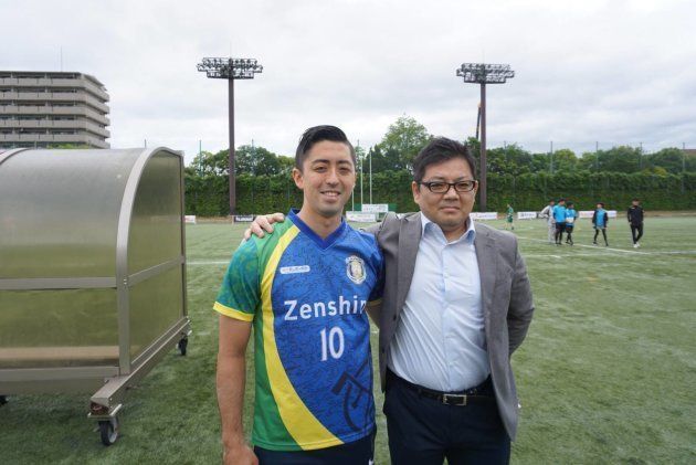 二人三脚でアンプティサッカーを広めてきたヒッキさん（左）と杉野さん（右）