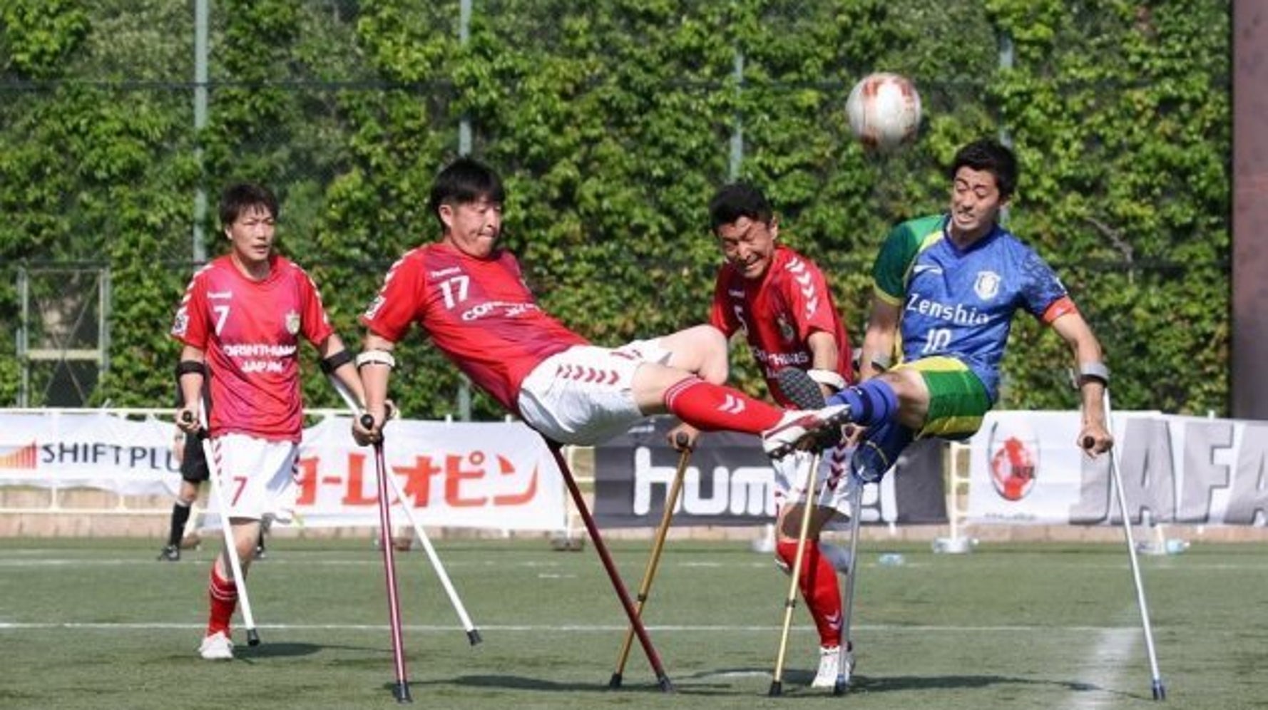 片足を失っても ボールを追いかける アンプティサッカー日本代表 クラッチを手にした勇者たちが世界に挑む ハフポスト