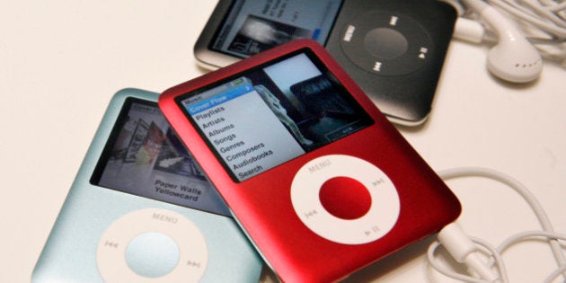 New Apple iPod Nanos are seen during an unveiling in San Francisco, California September 5, 2007. REUTERS/Robert Galbraith (UNITED STATES)