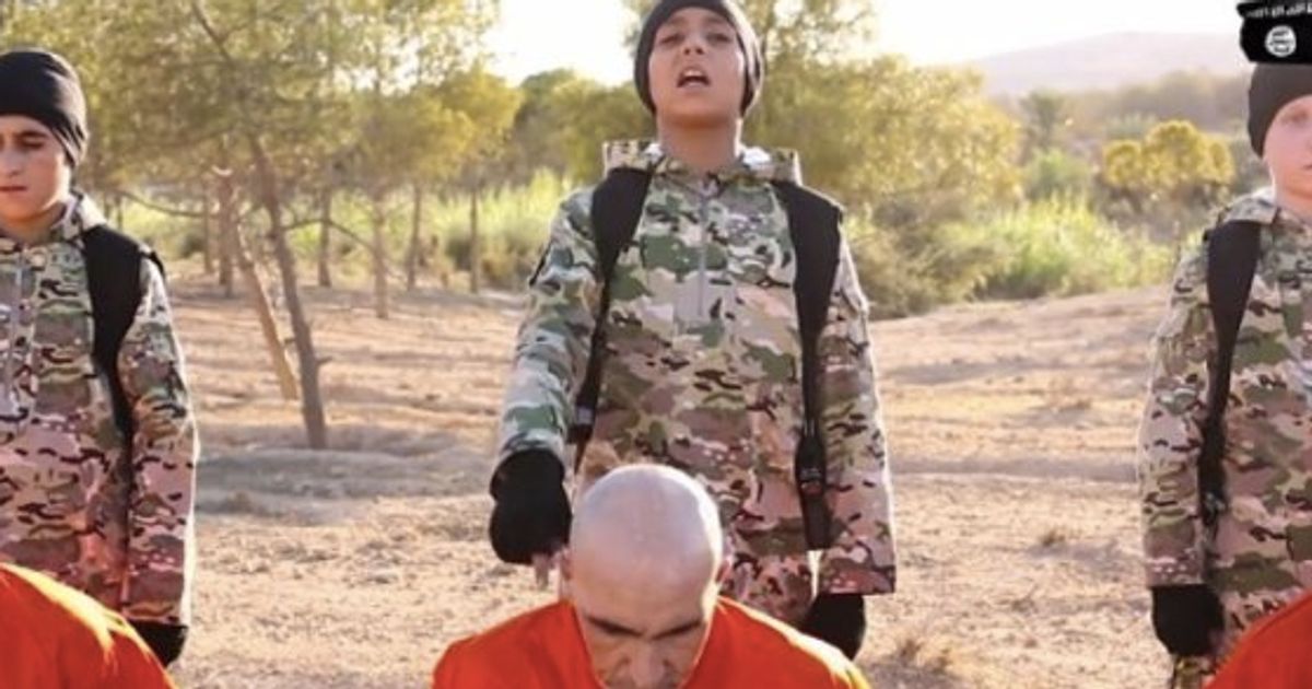 Is イスラム国 の外国人少年兵が捕虜を殺害する動画が公開される ハフポスト