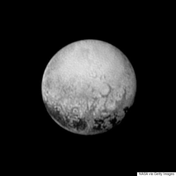 冥王星に人類史上初の最接近　NASAの「ニュー・ホライズンズ」