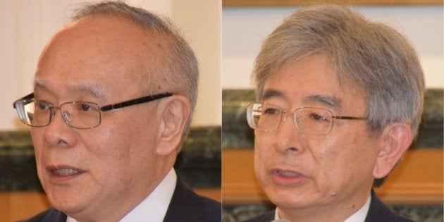 会見での質疑応答に対応する行岡哲男常務理事（左）と宮沢啓介学長職務代理＝東京都新宿区