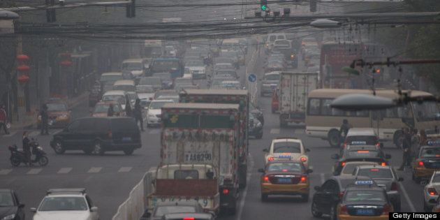 Traffic makes its way through heavy smog in Beijing on October 26, 2012. The US embassy's Beijing air-quality pollution monitor was recording a particulate matter (PM2.5) index of 343, or 'hazardous'. AFP PHOTO / Ed Jones (Photo credit should read Ed Jones/AFP/Getty Images)