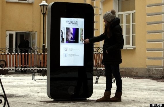 スティーブ ジョブズ氏の記念碑 ロシアで撤去 ティム クック氏の同性愛告白で 動画 写真 ハフポスト