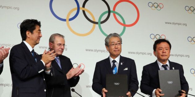 BUENOS AIRES, ARGENTINA - SEPTEMBER 07: President of the IOC Jacques Rogge (2L), Prime Minister of Japan Shinzo Abe (L), President of the Tokyo 2020 Committee Tsunekazu Takeda (2R) and Governor of Tokyo, Naoki Inose (R) sign the host city contract after Tokyo is awarded the 2020 Summer Olympic Games during the 125th IOC Session - 2020 Olympics Host City Announcement at Hilton Hotel on September 7, 2013 in Buenos Aires, Argentina. (Photo by Ian Walton/Getty Images)