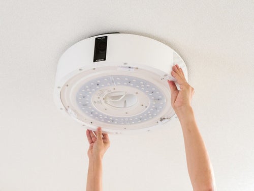 スクリーンいらずで寝室がシアタールームに大変身。「Android搭載