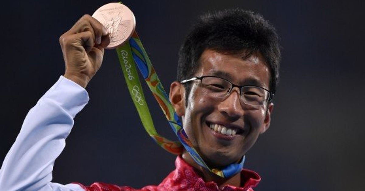 荒井広宙が銅メダル 失格から一転 4位の選手と抱き合う 本当に良かった 50キロ競歩 ハフポスト 荒井広宙が銅メダル 失格から一転 4位の選手と抱き合う 本当に良かった 50キロ競歩 ハフポスト