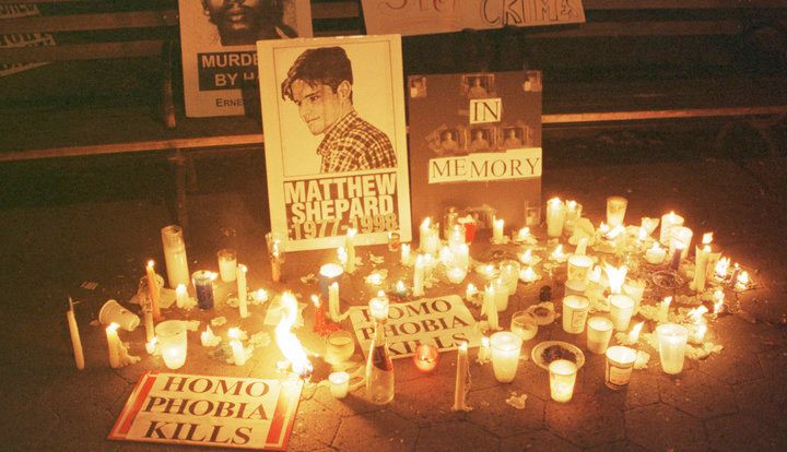 1998年10月にワイオミング州でマシュー・シェパードさん（21）が殺害されてから1カ月後、ニューヨークで追悼集会が行われた