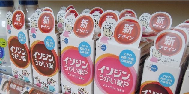 医師が提唱「イソジン⽜乳」の怪 うがい薬入りの牛乳でがんが消える