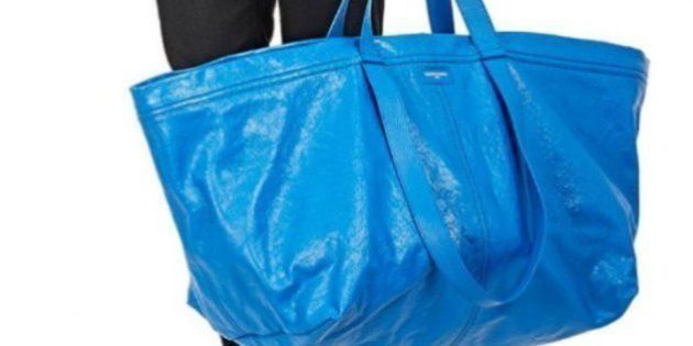 20万円する「バレンシアガ」のバッグ、アレに似てる？（画像