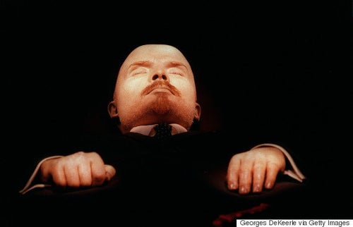 レーニン遺体、保存継続か埋葬か ロシアで議論二分 | ハフポスト NEWS