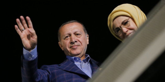 Turkish President Tayyip Erdogan and his wife Emine greet supporters near Tarabya mansion in Istanbul, Turkey, April 16, 2017. REUTERS/Murad Sezer