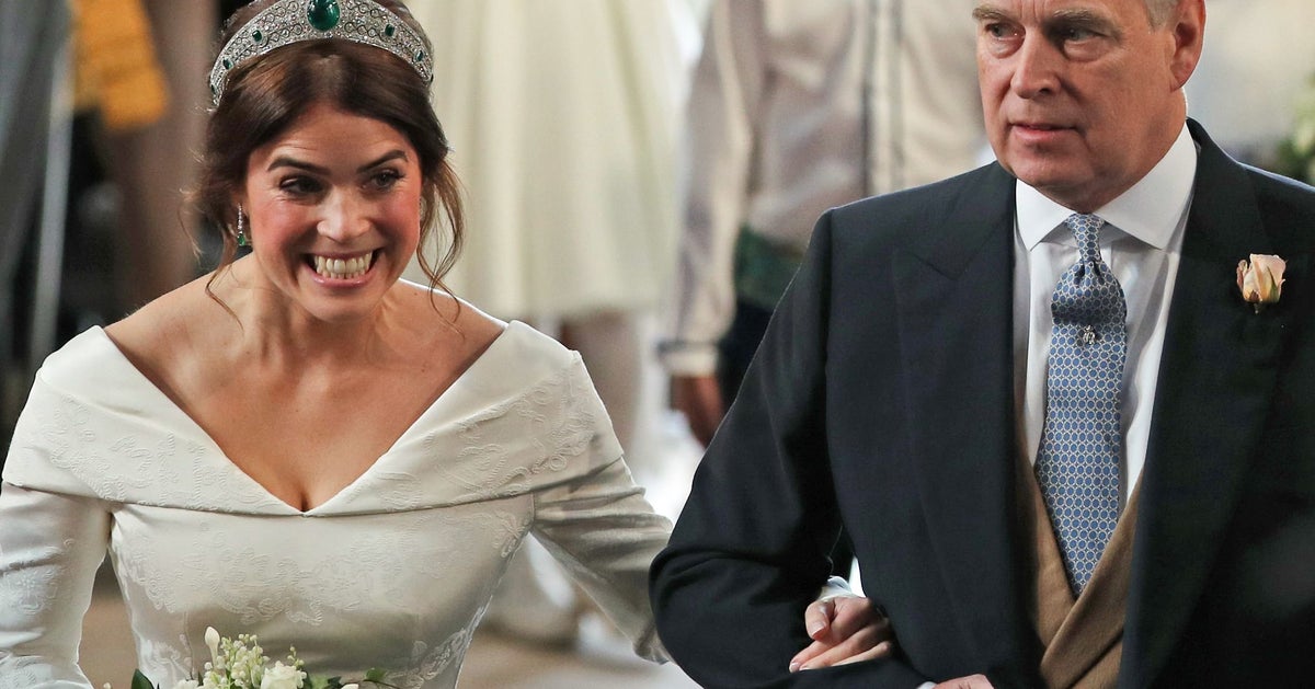 英国・ユージェニー王女、挙式で手術跡を隠さず。その行動に称賛の声が集まった。
