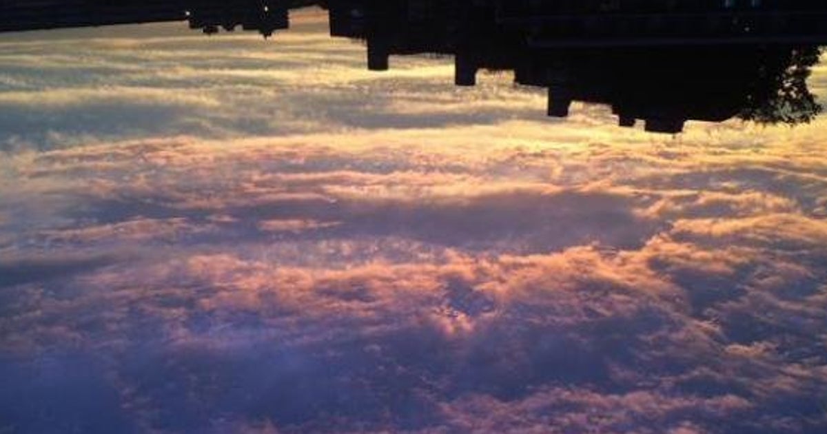 夕焼けを逆さまにしたら 気分は宇宙飛行士だね ハフポスト 夕焼けを逆さまにしたら 気分は宇宙飛行士だね ハフポスト