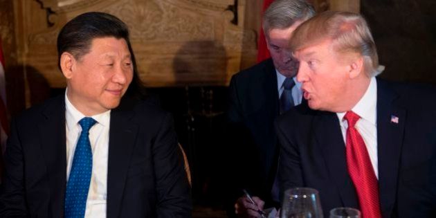 US President Donald Trump (R) and Chinese President Xi Jinping (L) speak during dinner at the Mar-a-Lago estate in West Palm Beach, Florida, on April 6, 2017. / AFP PHOTO / JIM WATSON (Photo credit should read JIM WATSON/AFP/Getty Images)