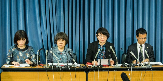 医学部入試における女性差別対策弁護団の会見＝文部科学省