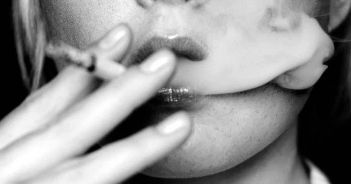 男女別 吸っててかっこいいタバコランキング全59銘柄を解説 Niqosmo タバコを吸っている若い女性のクローズアップ ポスター Vladatk Gov Ba 男女別 吸っててかっこいいタバコランキング全59銘柄を解説 Niqosmo タバコを吸っている若い女性のクローズアップ ポスター Vladatk Gov Ba