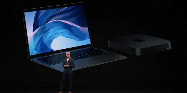 MacBook AirとMac miniの新型を発表するアップルのティム・クックCEO（中継動画より）