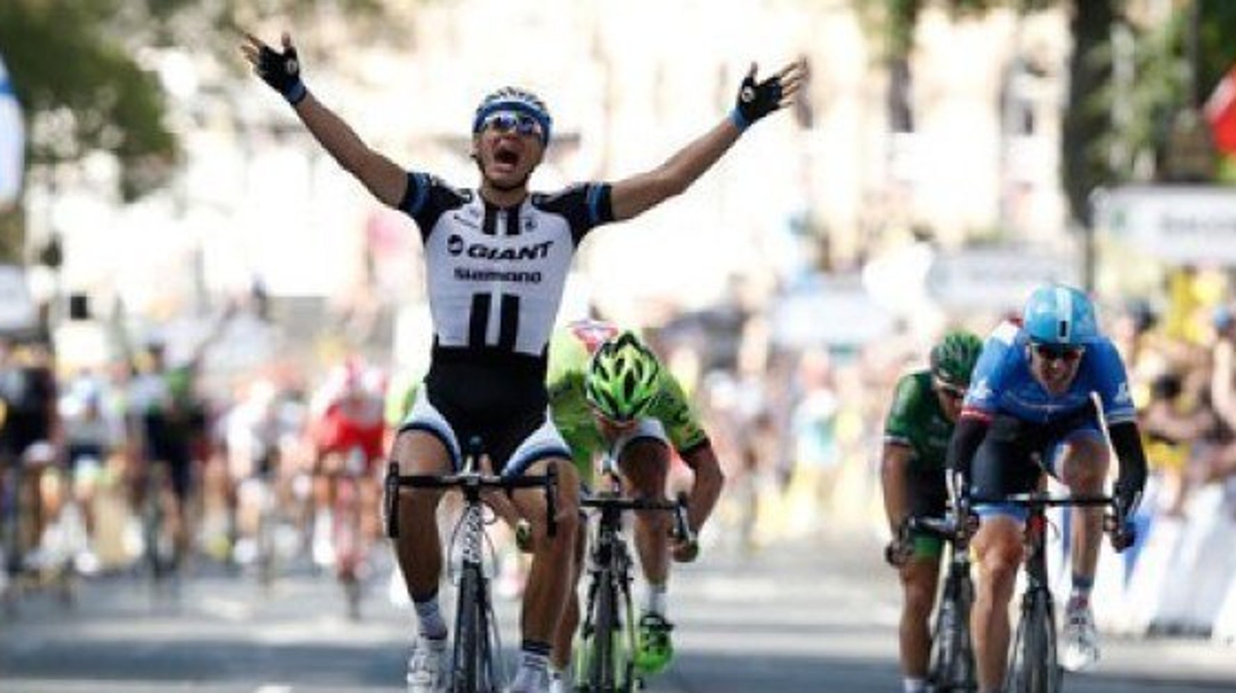 ツール ド フランス14 第1ステージ レースレポート ゴール前1kmを示すフラムルージュの直前で 歓声は悲鳴に変わった ハフポスト News