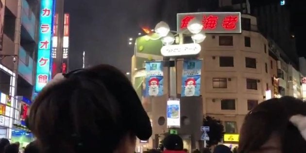 ハロウィン渋谷センター街でビル火災 屋上のダクトから炎が噴き出す ハフポスト