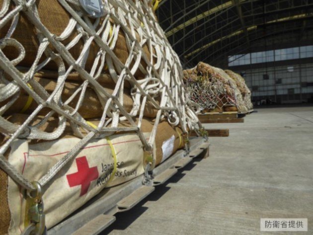 物資の一部は自衛隊の協力のもと、被災地パル市に空輸された(C)防衛省提供