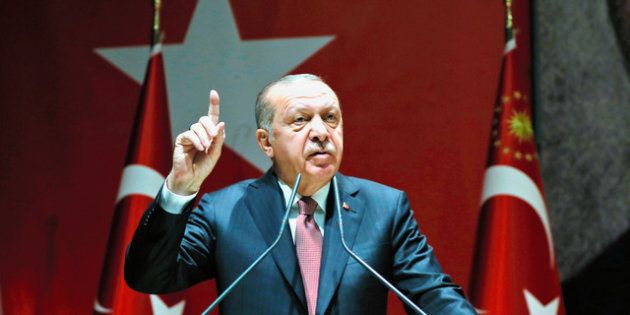 トルコの首都アンカラで１０月２６日、カショギ氏を殺害したサウジアラビアの当局者は遺体の場所を明らかにすべきだと訴えるエルドアン大統領。トルコ大統領府提供＝ＡＰ