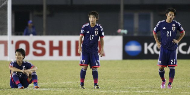 NAY PYI TAW, BURMA - OCTOBER 17: Japan players show their dejection after losing through a penalty shoot out after the AFC U19 Championship quarter-final match between Japan and North Korea at Wunna Theikdi Stadium on October 17, 2014 in Nay Pyi Taw, Burma. (Photo by CFP/Getty Images)