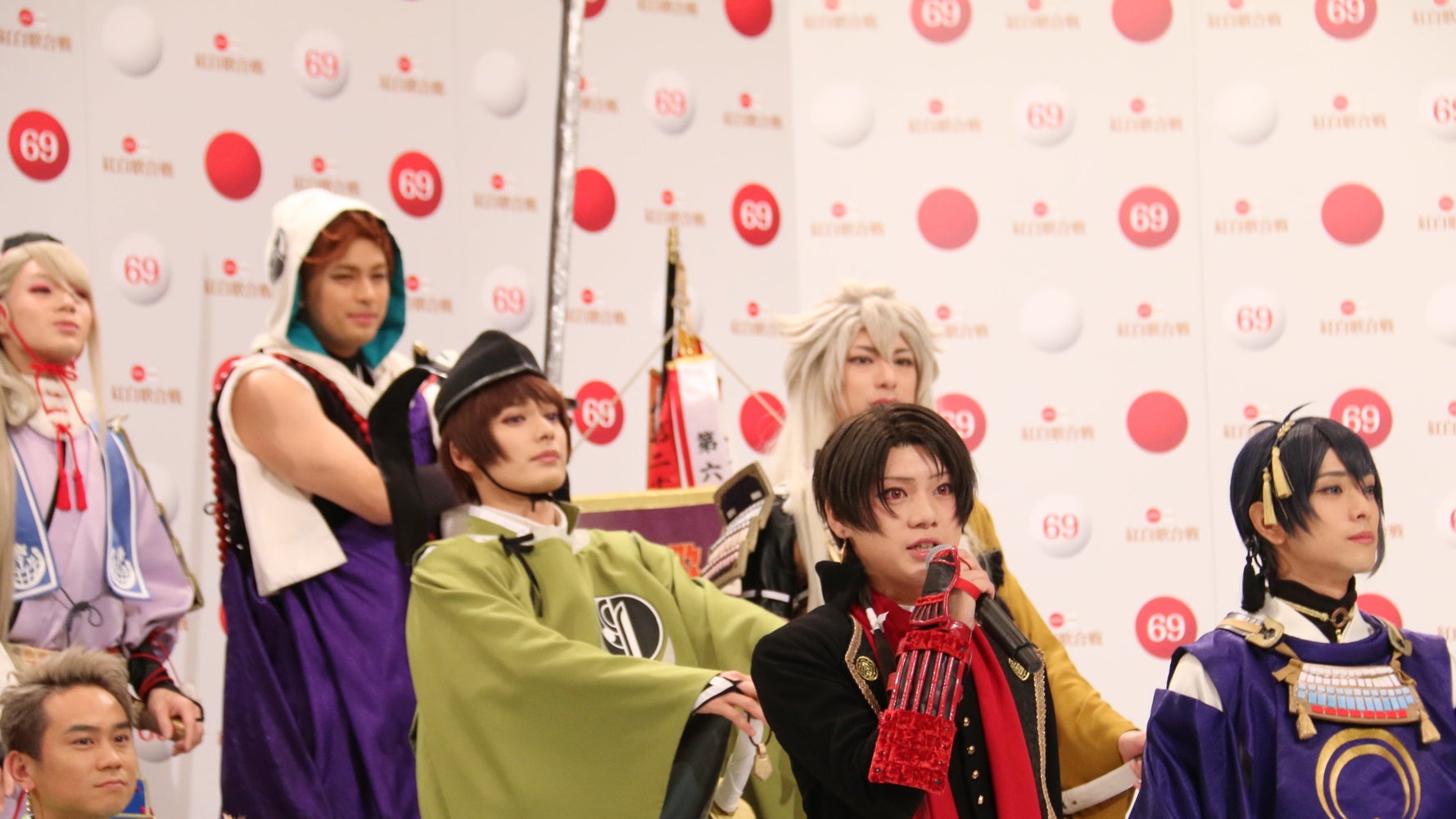 紅白歌合戦 企画枠に決まった 刀剣男士 や Aqours はどんなグループ ハフポスト