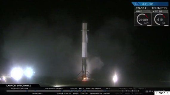 人工衛星を打ち上げたロケットが 地上に着陸 イーロン マスク氏の会社が初成功 動画 ハフポスト