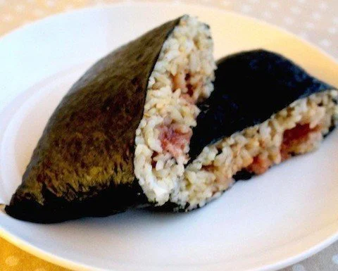 あまりの人気ぶりにびっくり！？これが「元祖おにぎらず」だ